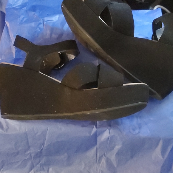 Black high heel wedges - Picture 3 of 5